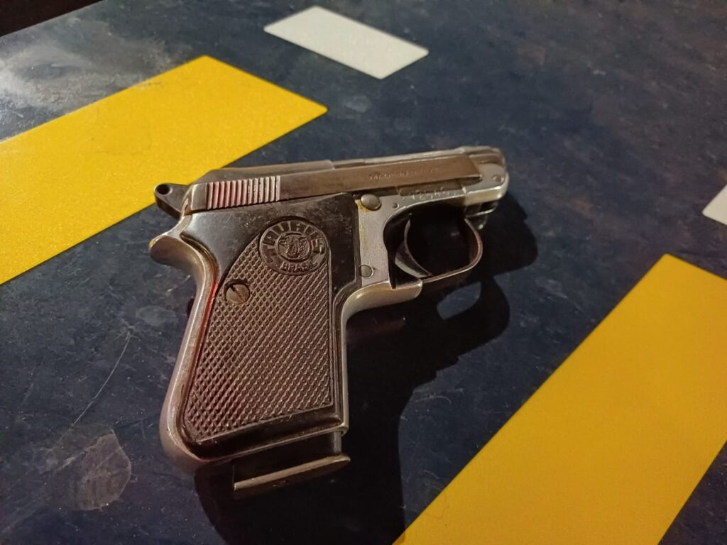 Homem é preso após PRF parar carro e encontrar arma escondida dentro de saco de bombom