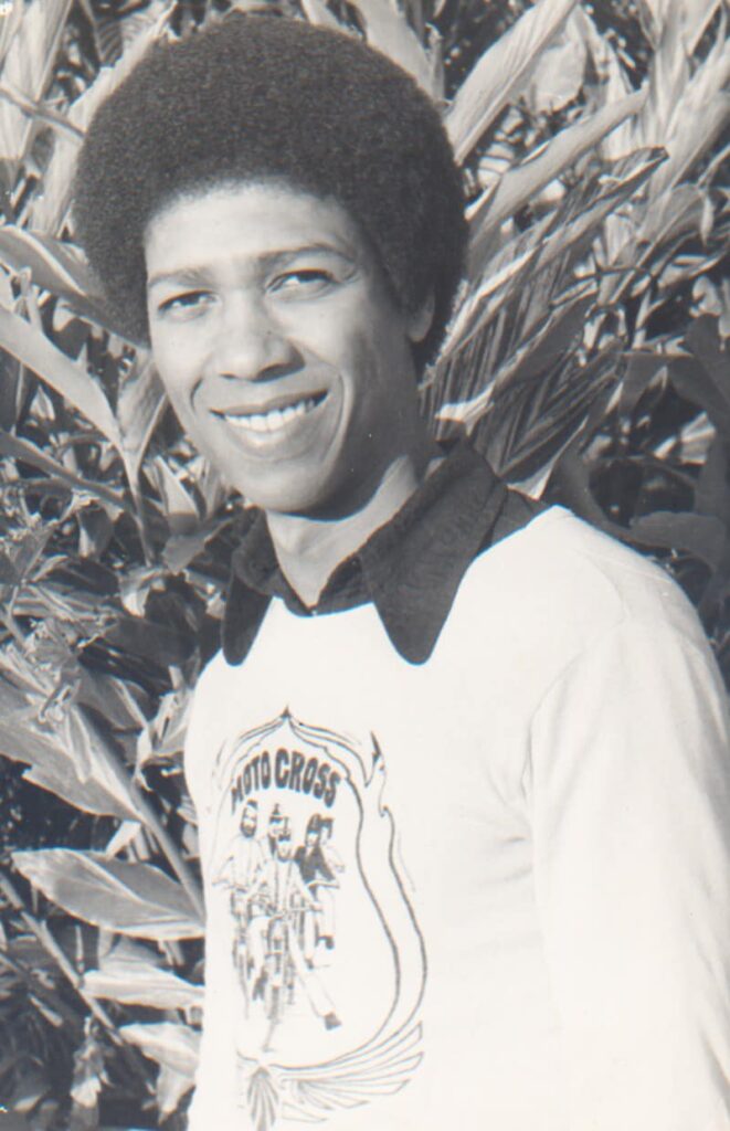 Coletânea com 12 gravações de Djavan antes da fama tem valor documental, mas omite registro mais raro do artista