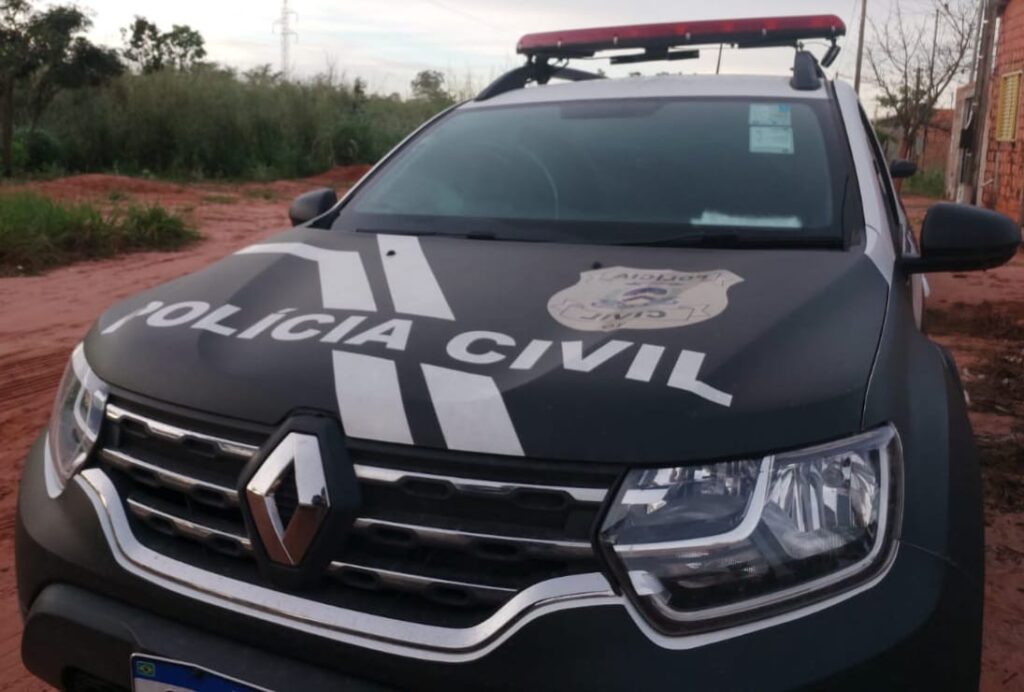 Homem é preso suspeito de esfaquear companheira grávida de 8 meses e tentar atacar a mãe dela