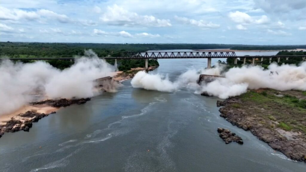 Imagens de drone mostram implosão do que restou da ponte que desabou e matou 14 pessoas entre TO e MA