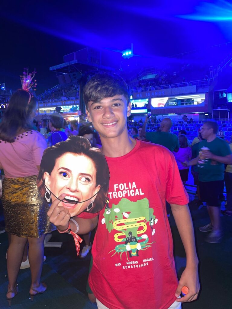 Atores de ‘Ainda Estou Aqui’ acompanham o Oscar em camarote na Sapucaí