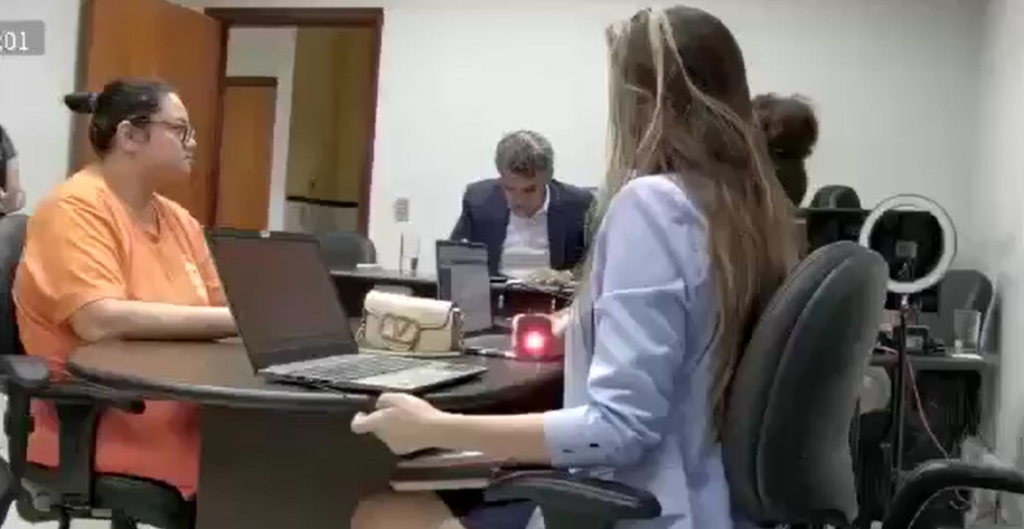 Suspeita de desviar R$ 530 mil de empresa disse a juiz que não tiraria dinheiro de contas se fosse solta: ‘Faço esse compromisso’