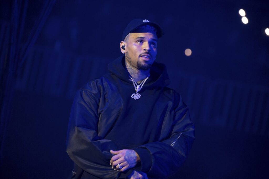 Chris Brown é preso no Reino Unido, diz site