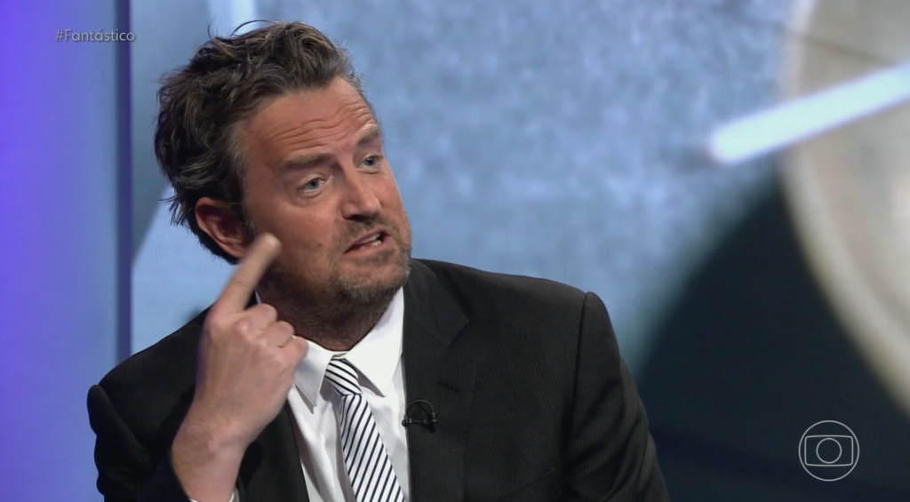 Leilão beneficente vende itens pessoais de Matthew Perry, ator de ‘Friends’ que morreu em 2023, nos EUA