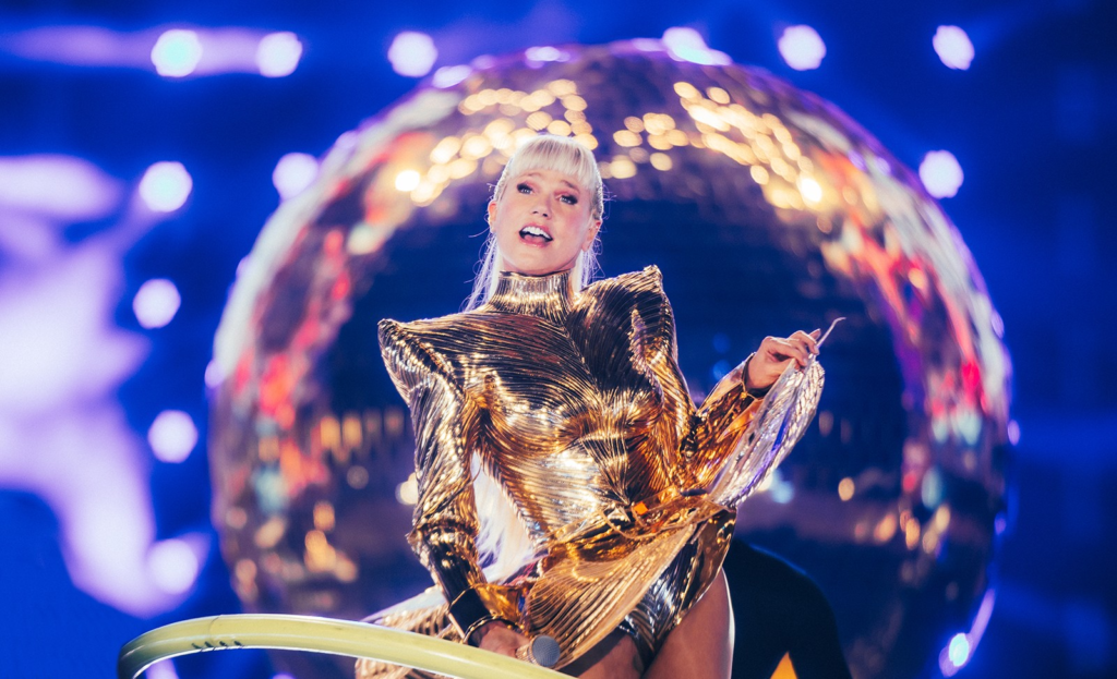 Turnê de Xuxa decola em São Paulo com 37 músicas no roteiro revisionista do espetáculo ‘O último voo da nave’