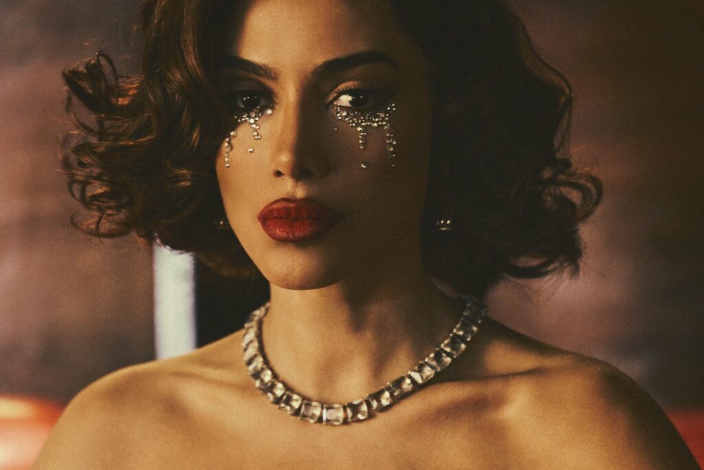 Anitta atinge raro ponto de coesão na narrativa espiritual de ‘Equilibrium II’, álbum que saúda os tambores do Brasil