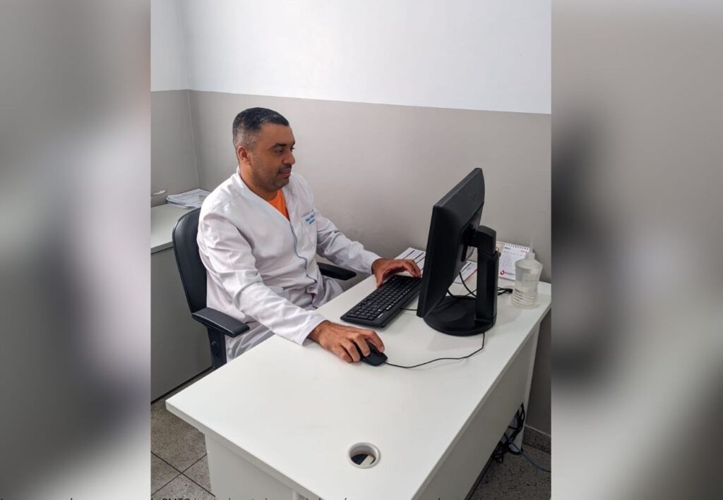 Ex-detento que cursa medicina consegue autorização para fazer internato perto da família: ‘Muito feliz’