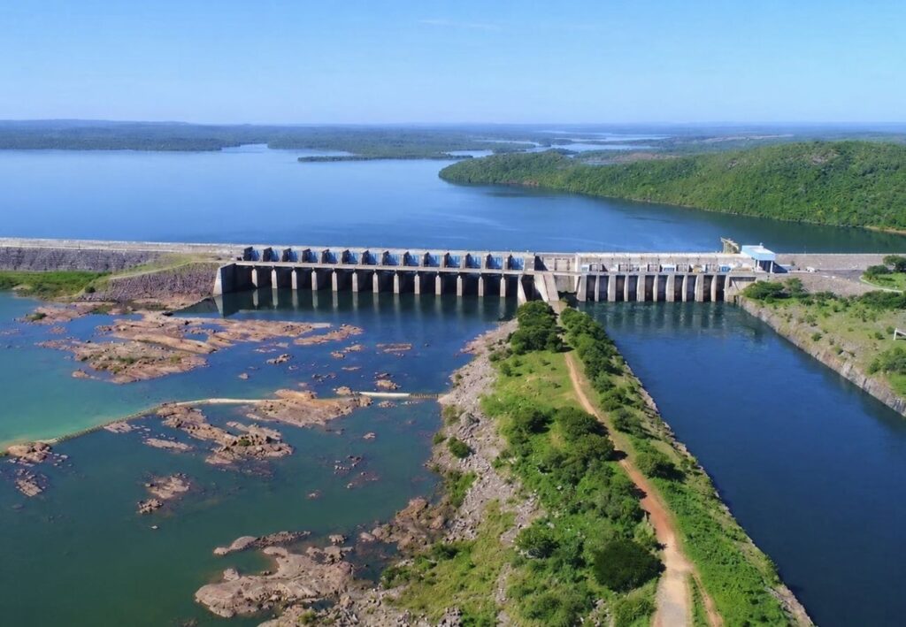 Conheça lago no TO em que mergulhador encontrou casa e maquinários submersos