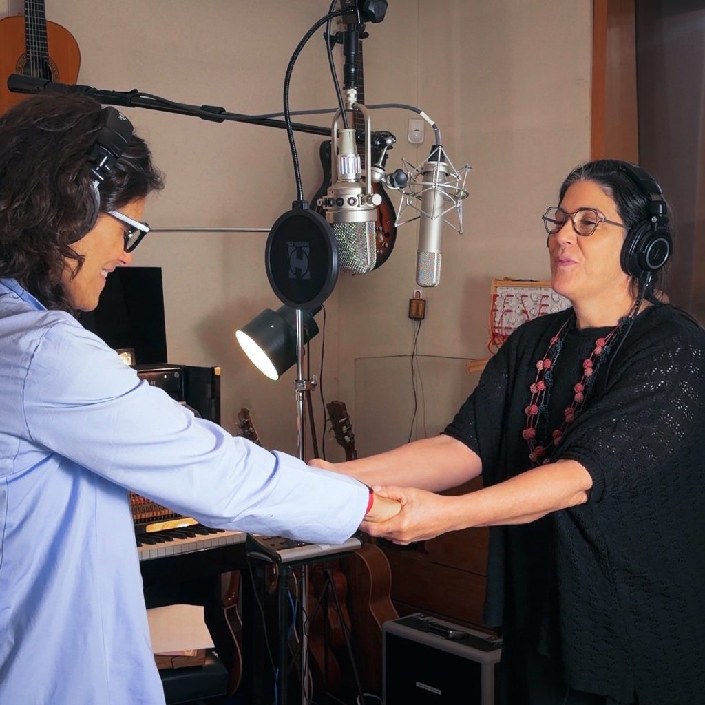 Zélia Duncan e Mônica Salmaso fazem ‘Proposta para um estado crítico’ em uníssono em single com ar experimental